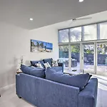 Canal-Front Condo Walk To Downtown Ft Lauderdale!
