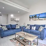 Canal-Front Condo Walk To Downtown Ft Lauderdale!