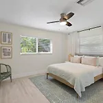 Waterfront-Heated Pool-Mini Golf-Game Room-2Mi Beach