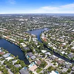 Waterfront-Heated Pool-Mini Golf-Game Room-2Mi Beach