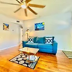 Las Olas Central Oasis, Pool, Parking, Remodeled