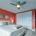 Modern 2-Bedroom Condo With Ocean Access