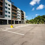 Modern 2Br Apt Near Hard Rock With Parking & Gym