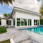 Luxury Waterfront Home W Pool Hot Tub Dock Near Las Olas Gulfstream