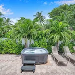 Surf Keysteps From Beach Beautiful Courtyard Hot Tub H0Mes