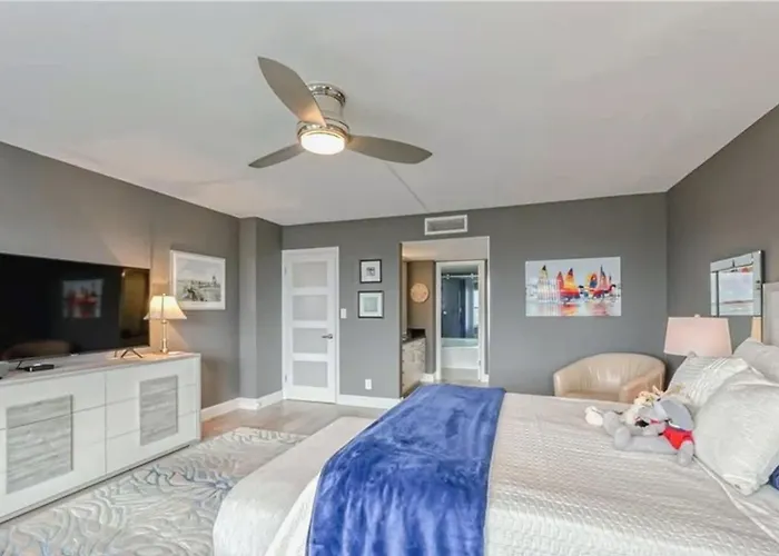 Modern 2-Bedroom Condo With Ocean Access