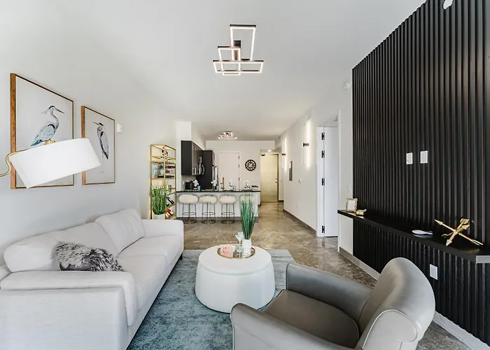 Modern 2Br Apt Near Hard Rock With Parking & Gym