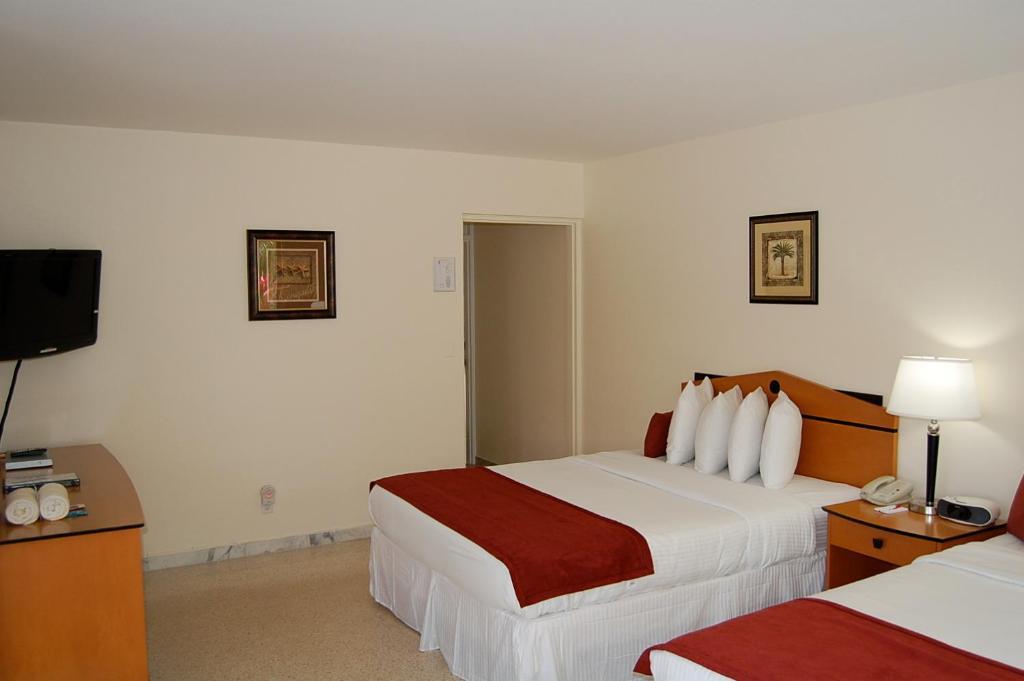 Alcazar Resort- Gay Mens Hotel