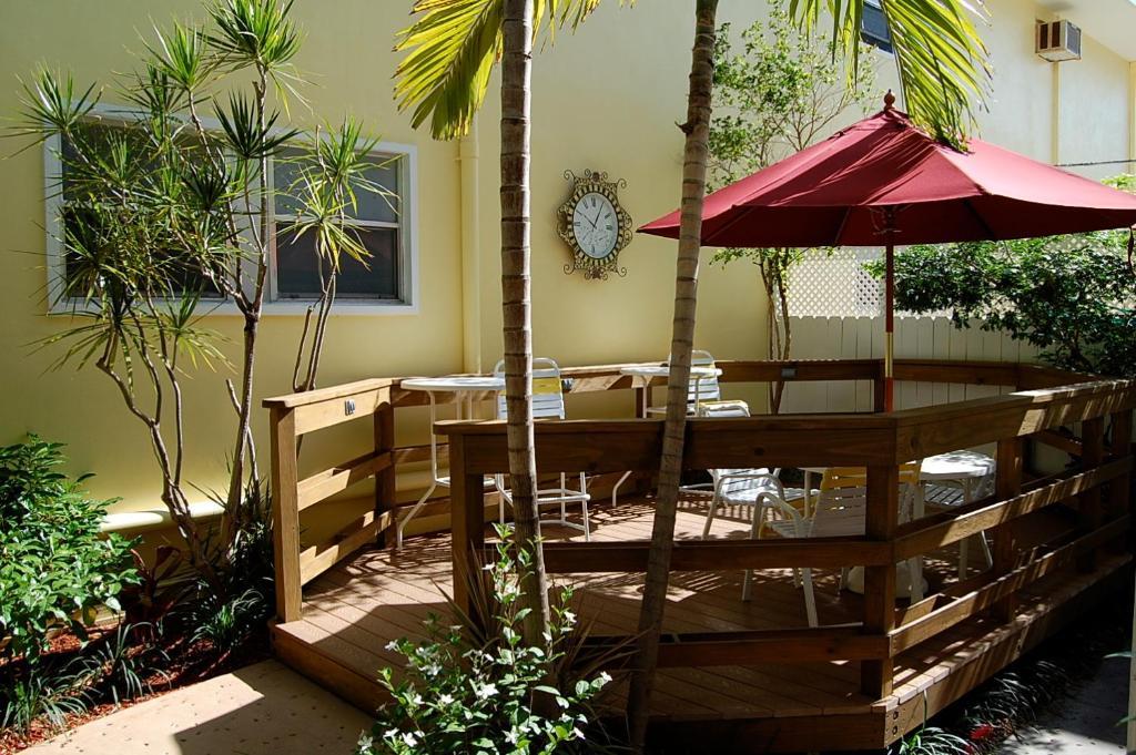 Alcazar Resort- Gay Mens
