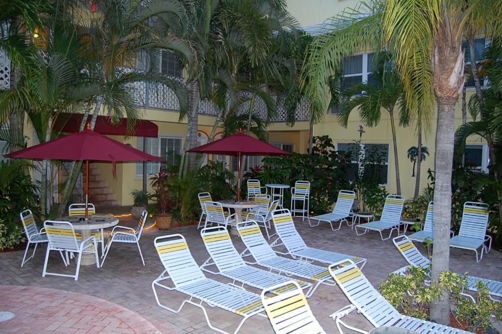 Alcazar Resort- Gay Mens Hotel