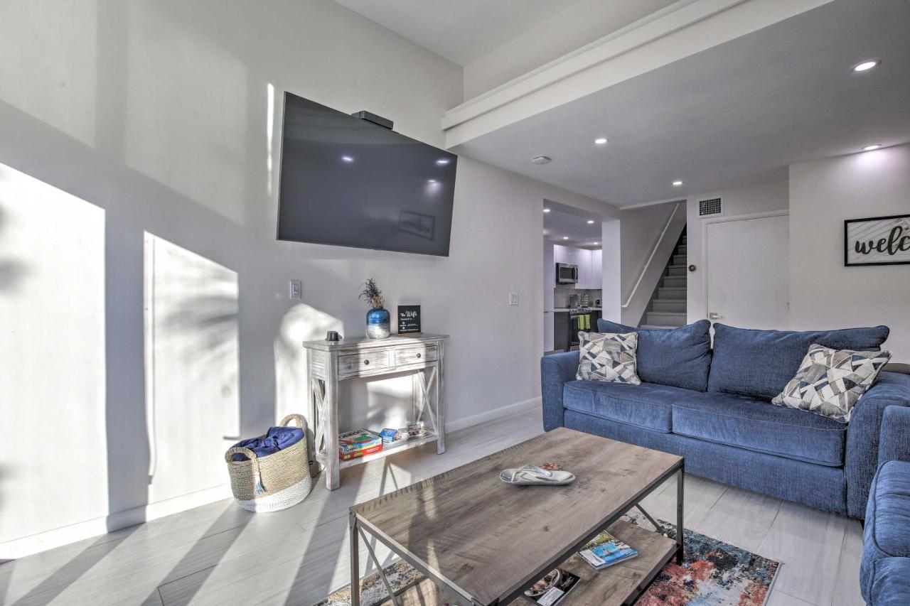 Apartment Canal-front Walk To Downtown Ft Lauderdale! *