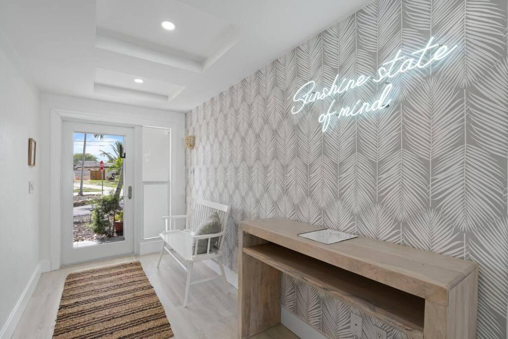 Waterfront-heated Pool-mini Golf-game Room-2mi * Fort Lauderdale