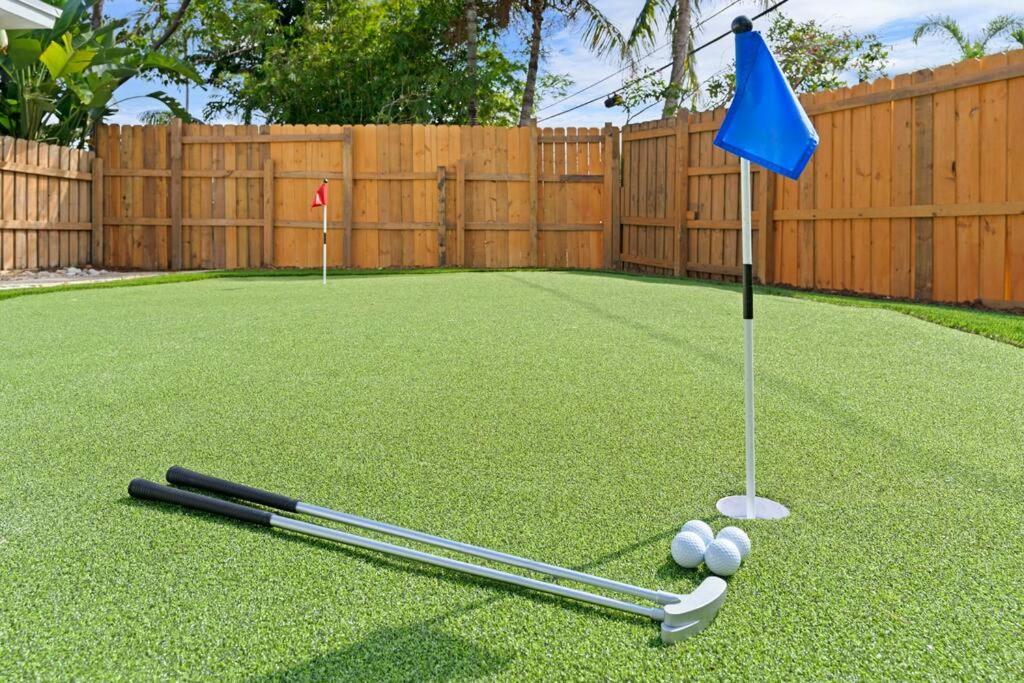 Waterfront-heated Pool-mini Golf-game Room-2mi Holiday home *