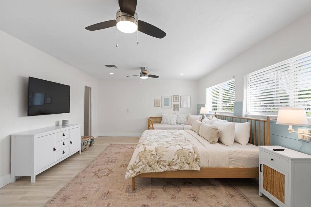 Waterfront-heated Pool-mini Golf-game Room-2mi * Fort Lauderdale