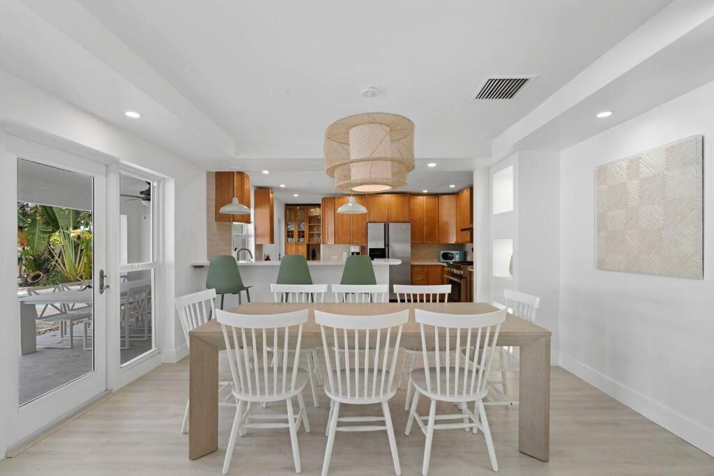 Waterfront-heated Pool-mini Golf-game Room-2mi * Fort Lauderdale
