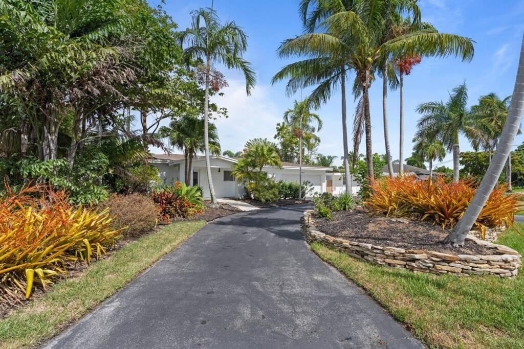 Waterfront-heated Pool-mini Golf-game Room-2mi Holiday home Fort Lauderdale