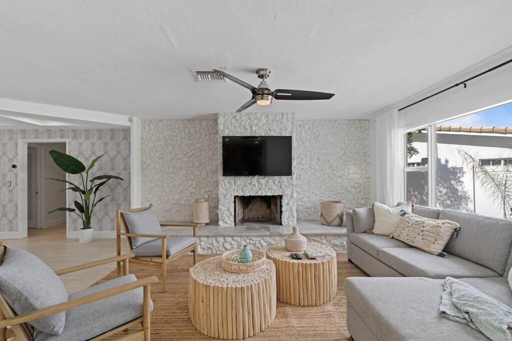 Waterfront-heated Pool-mini Golf-game Room-2mi * Fort Lauderdale