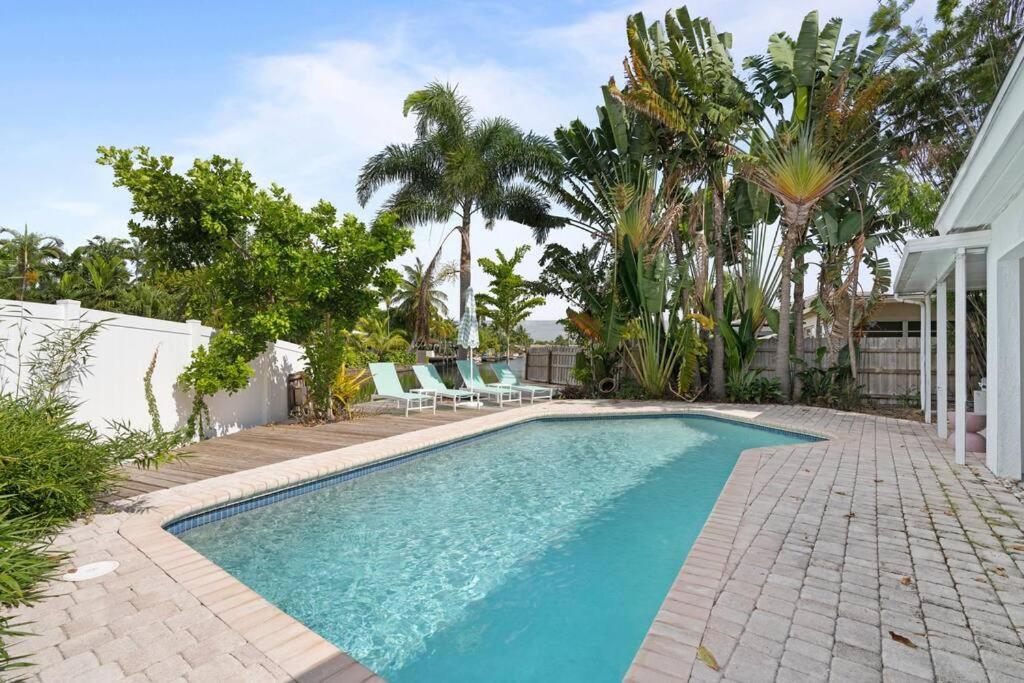 Waterfront-heated Pool-mini Golf-game Room-2mi Holiday home *