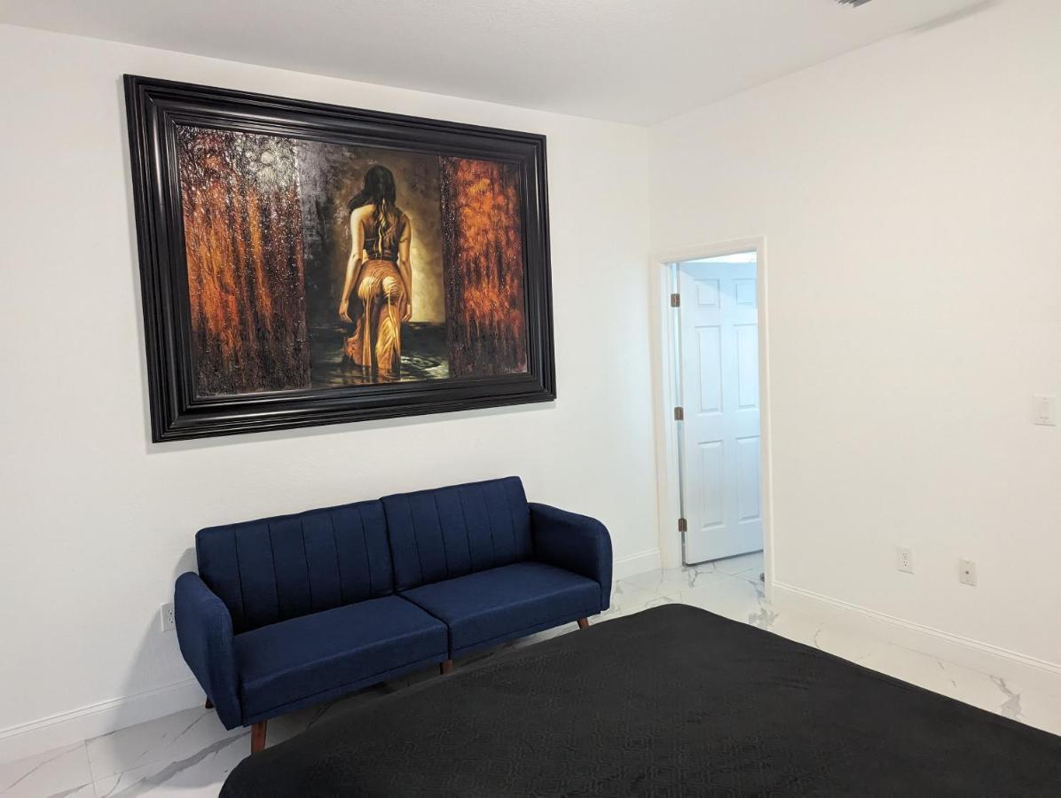 Modern Style House, Boasting A Single-story Layout And Recently Built Year- 3 Bed-2bath * Fort Lauderdale