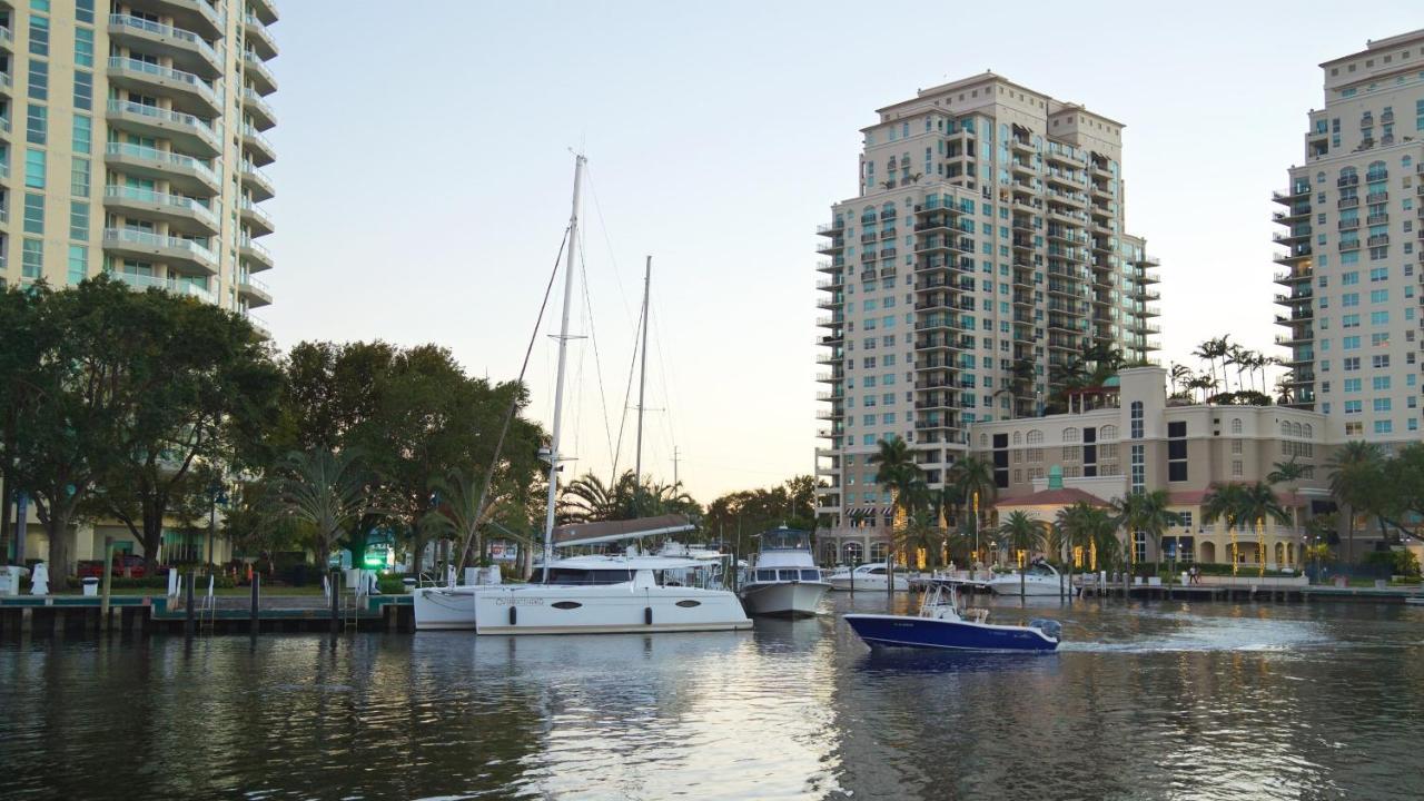 Modern Style House, Boasting A Single-story Layout And Recently Built Year- 3 Bed-2bath Fort Lauderdale