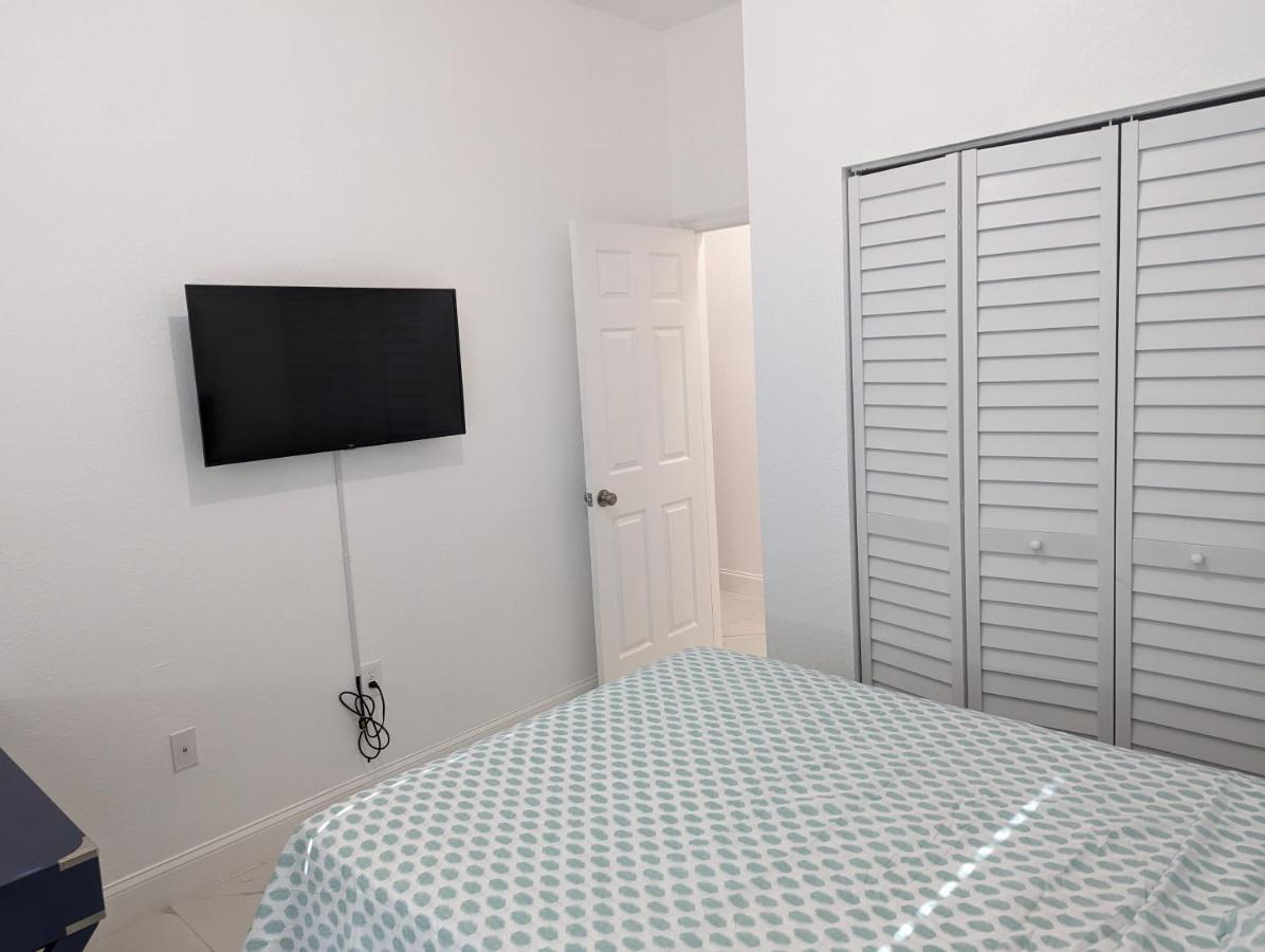 Modern Style House, Boasting A Single-story Layout And Recently Built Year- 3 Bed-2bath * Fort Lauderdale