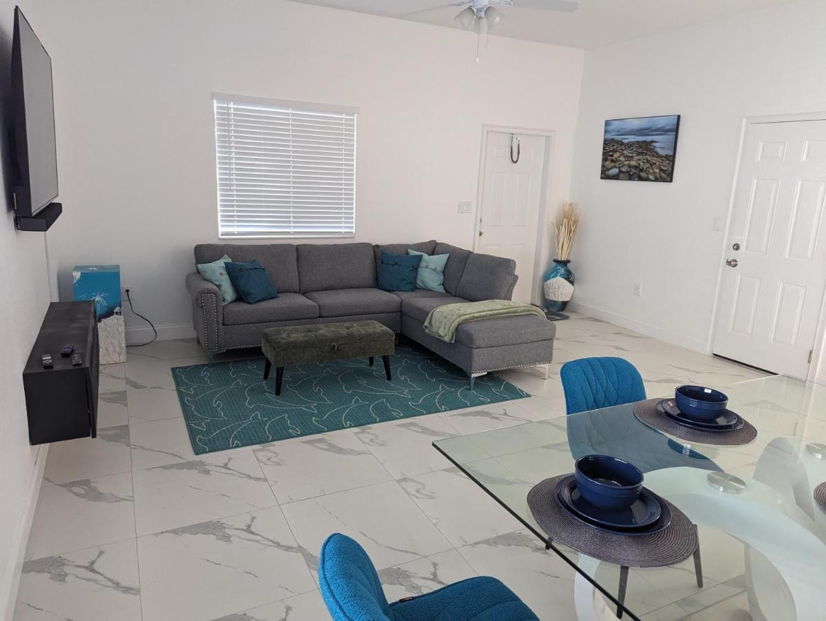 Homestay Modern Style House, Boasting A Single-story Layout And Recently Built Year- 3 Bed-2bath *