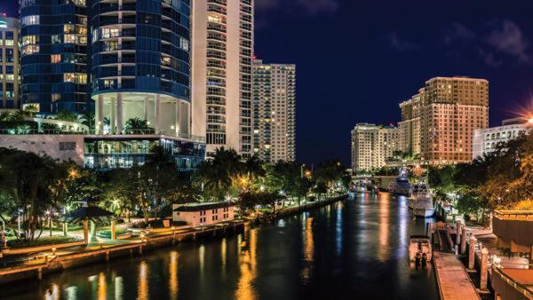 Modern Style House, Boasting A Single-story Layout And Recently Built Year- 3 Bed-2bath Fort Lauderdale
