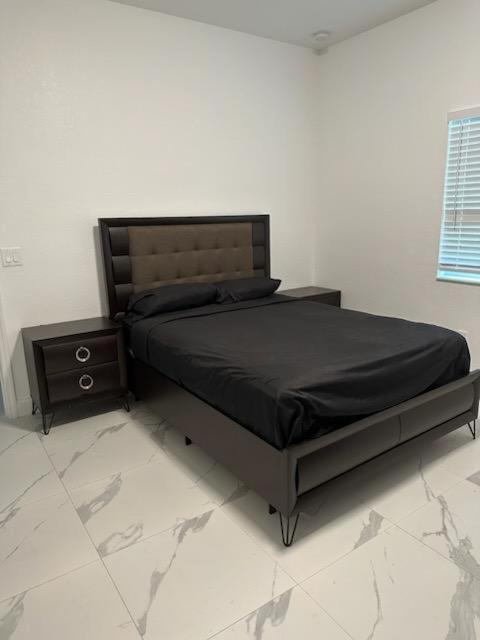Modern Style House, Boasting A Single-story Layout And Recently Built Year- 3 Bed-2bath Fort Lauderdale