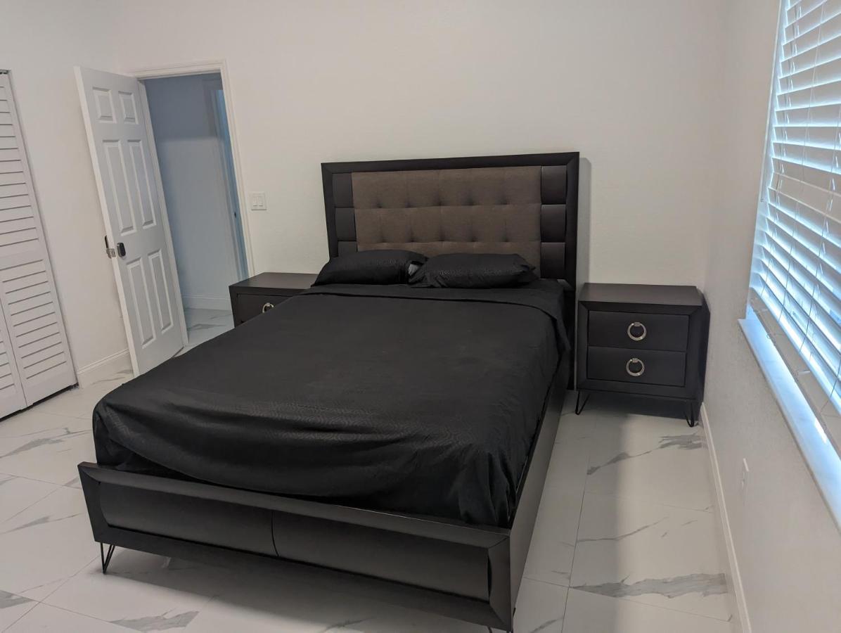Homestay Modern Style House, Boasting A Single-story Layout And Recently Built Year- 3 Bed-2bath