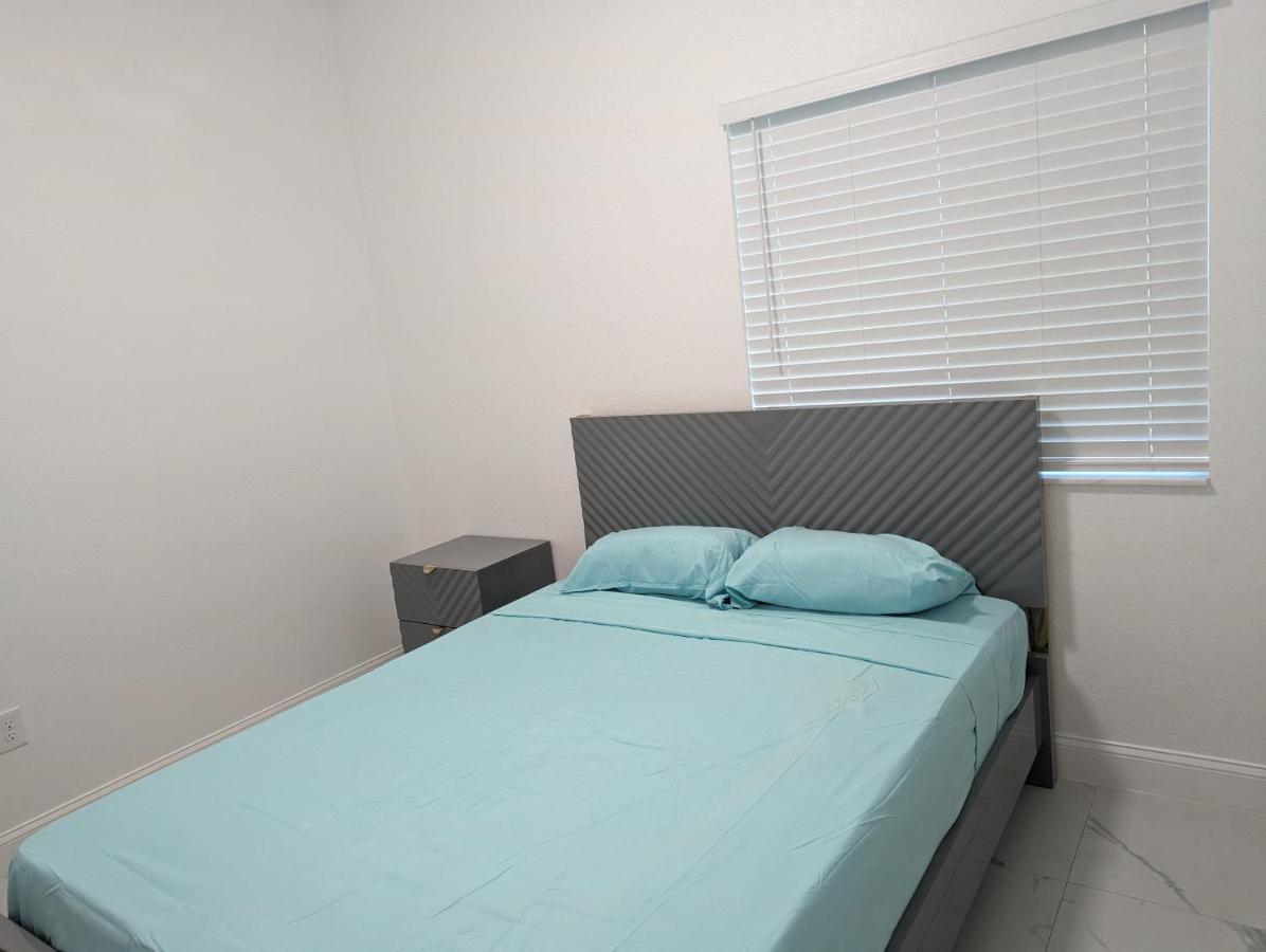 Homestay Modern Style House, Boasting A Single-story Layout And Recently Built Year- 3 Bed-2bath
