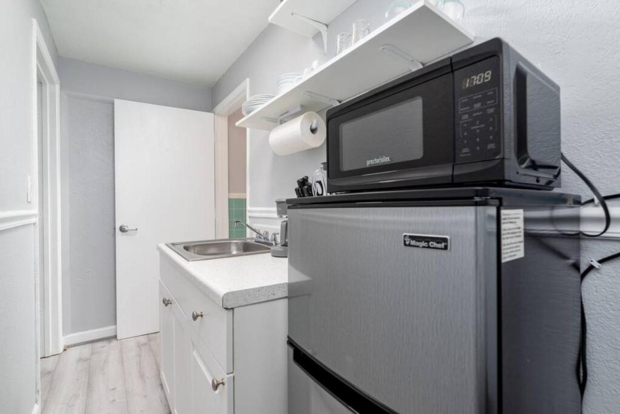 The Dolphin At Ridge Apartment *