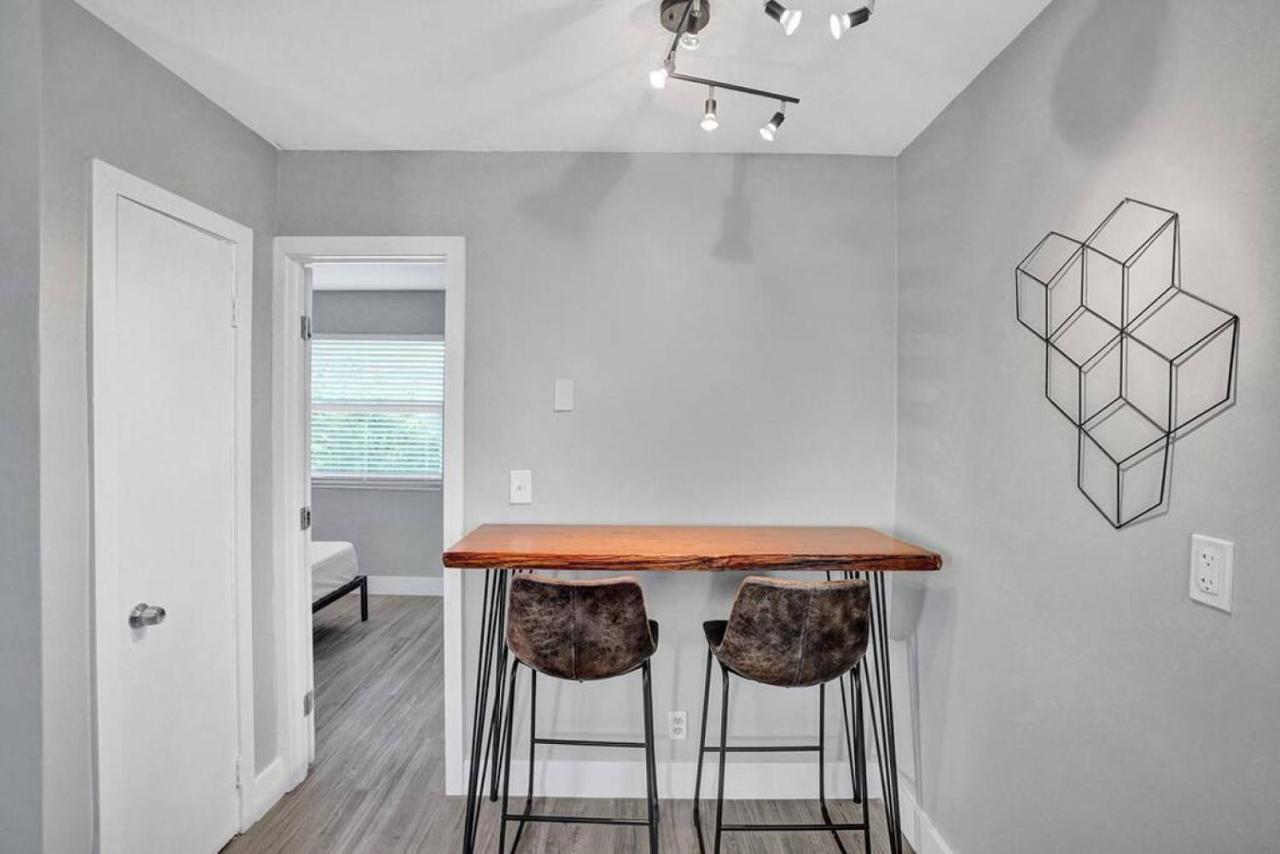 Apartment Rustic Retreats Beachy 1br For 4 Guests In The Heart Of Lauderdale Fort Lauderdale