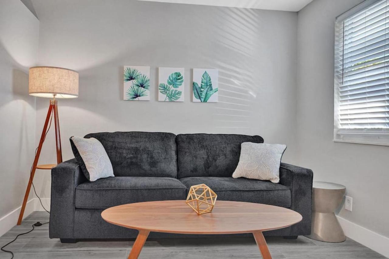 Rustic Retreats Beachy 1br For 4 Guests In The Heart Of Lauderdale Apartment Fort Lauderdale