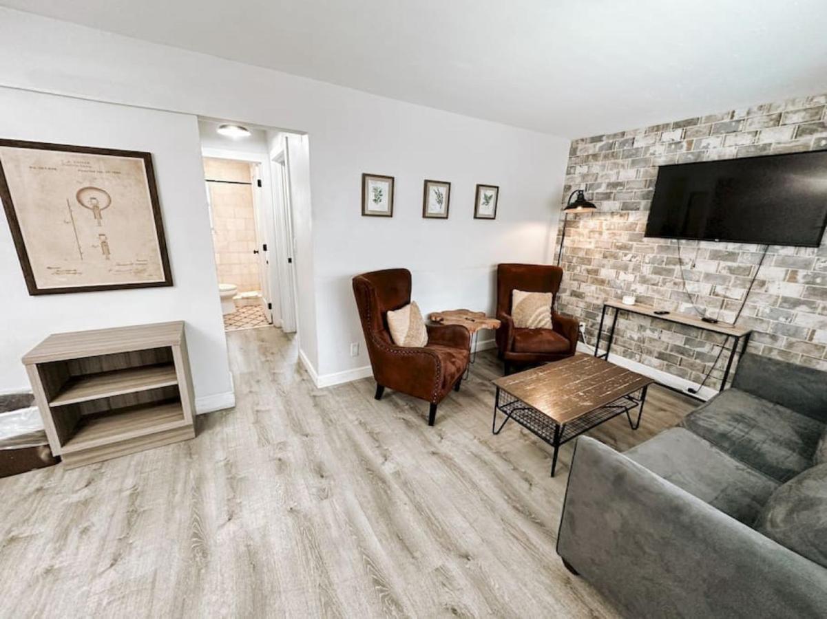 Boho 1br In Lauderdale Neighborhood Apartment