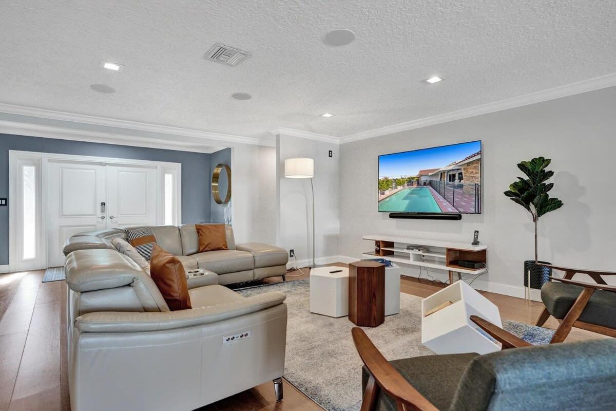 Luxe 4br Waterfront W Htd Pool 5min To Villa