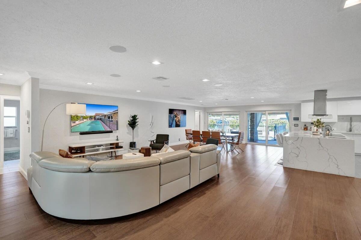 Luxe 4br Waterfront W Htd Pool 5min To *