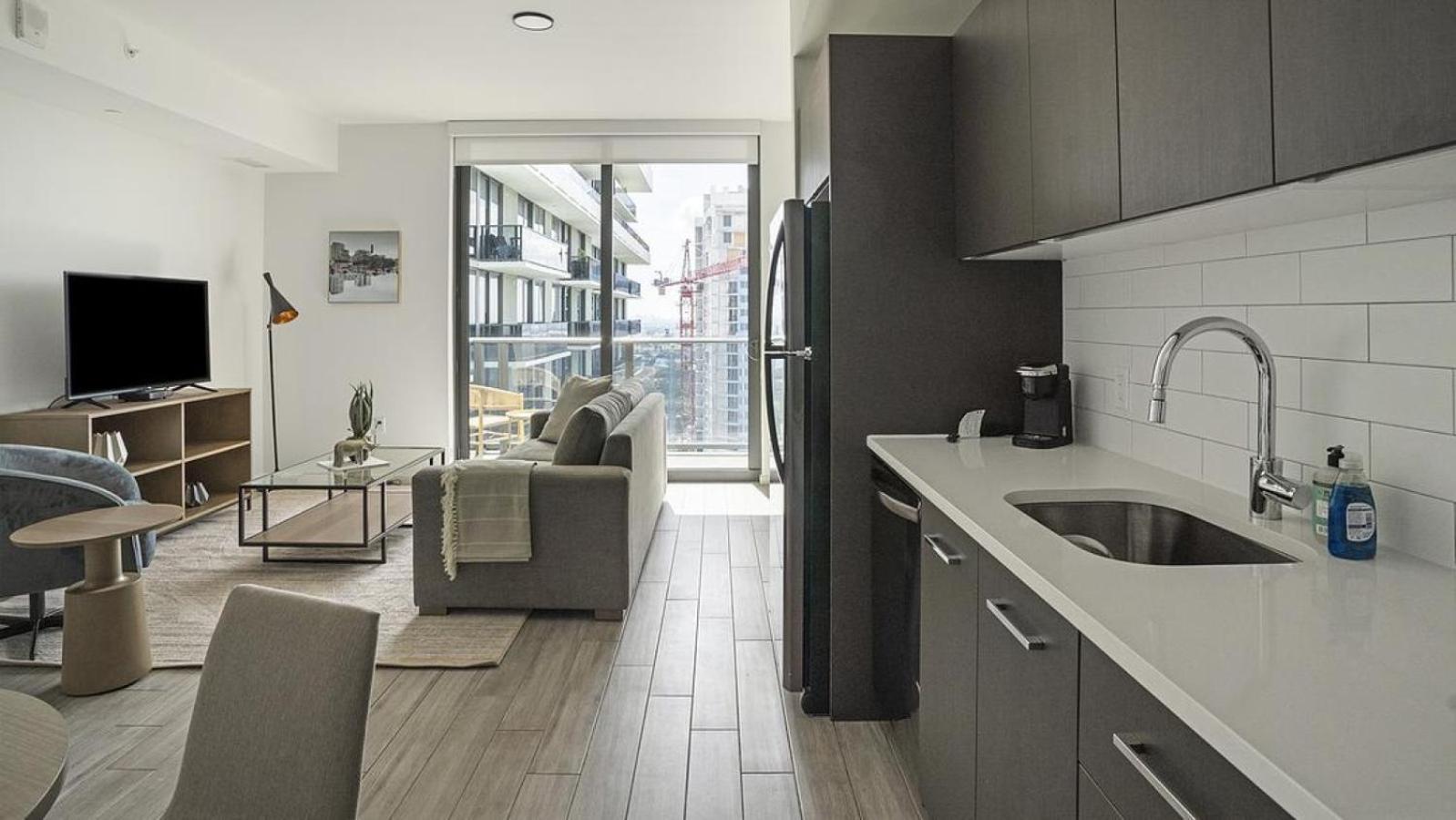 Landing - Modern With Amazing Amenities