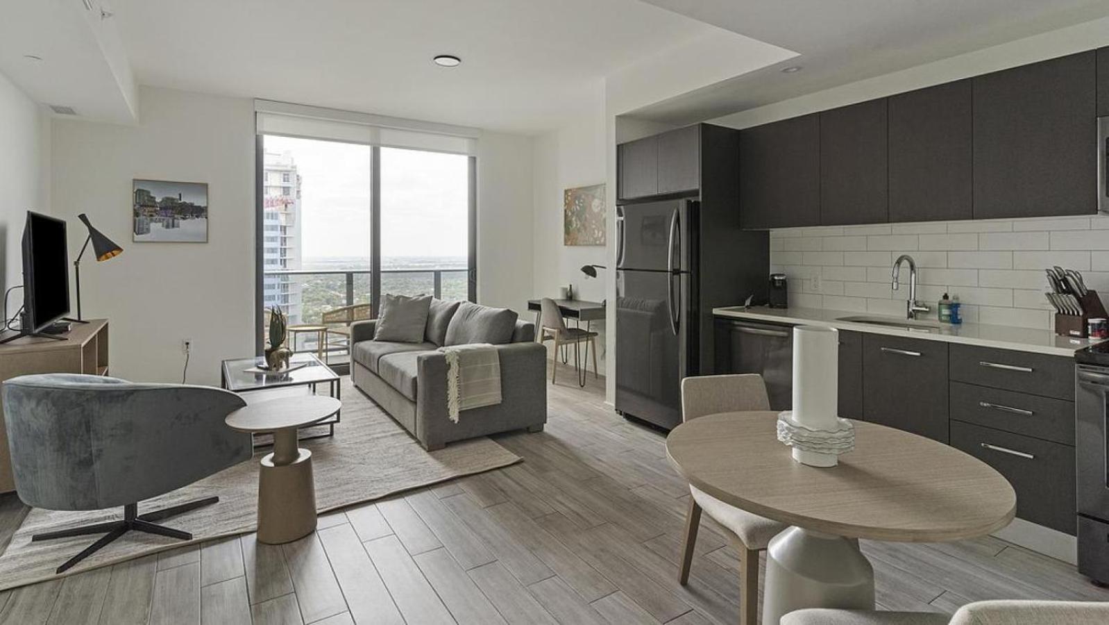 Landing - Modern With Amazing Amenities Apartment