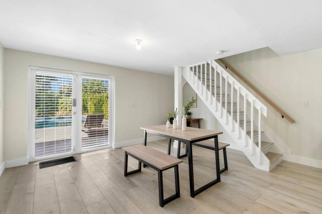 Tropical Pool Loft With Smart Tvs Fort Lauderdale