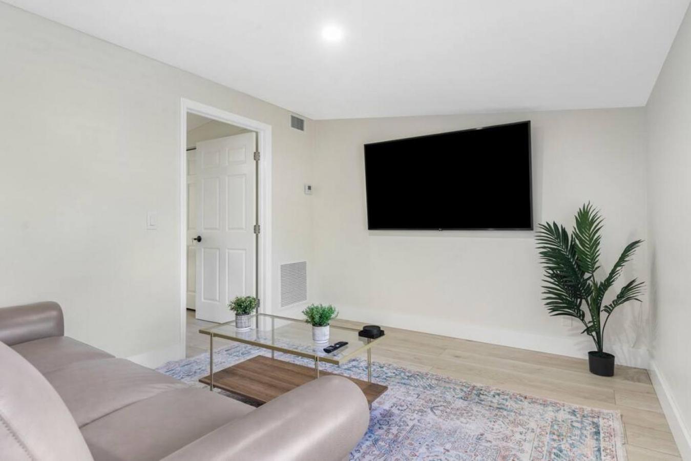 Apartment Tropical Pool Loft With Smart Tvs Fort Lauderdale