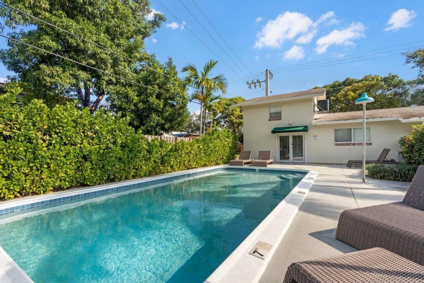 Tropical Pool Loft With Smart Tvs Fort Lauderdale