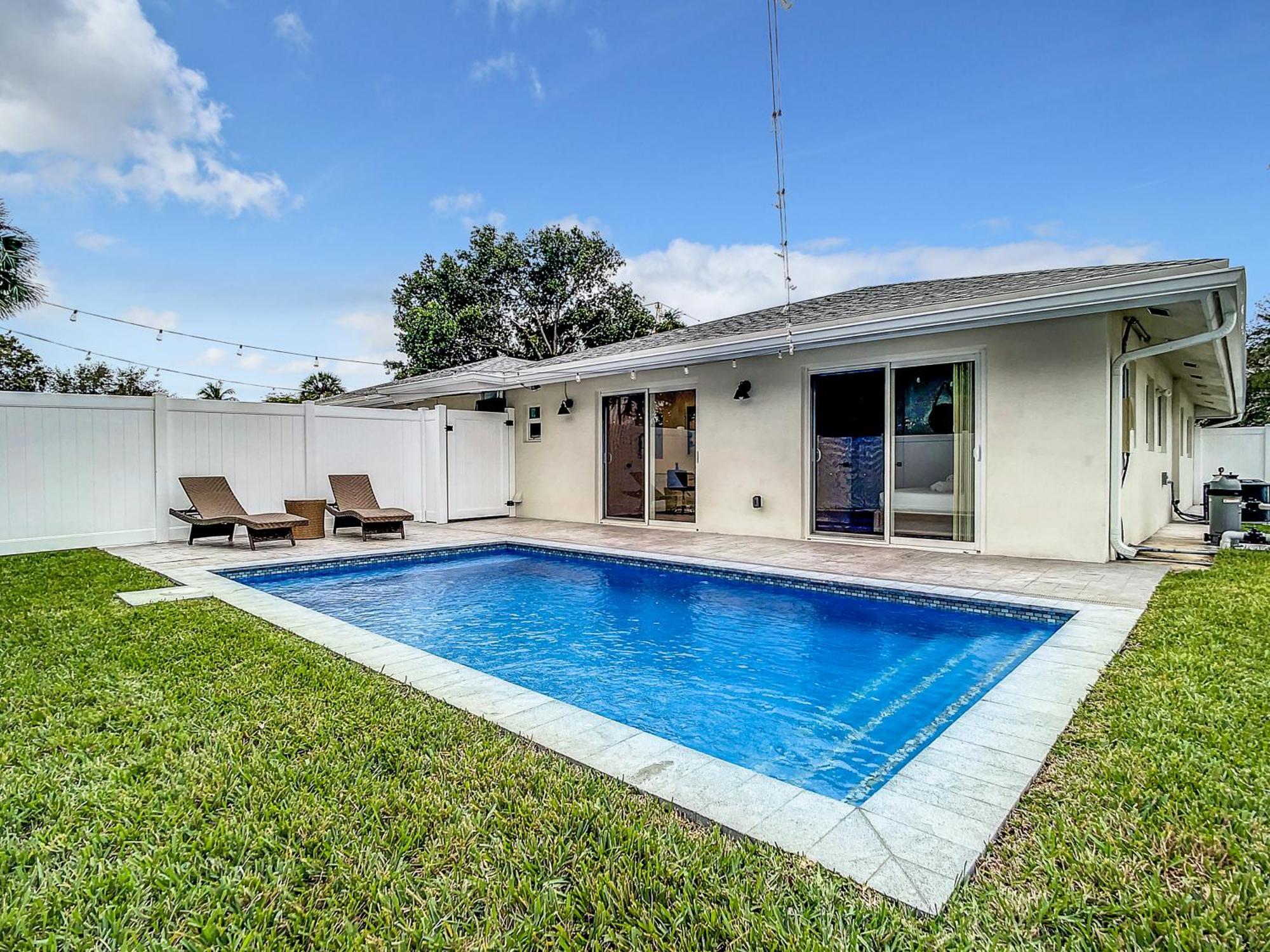 Luxe 6 Bed Heated Pool I 5 Min To I Bbq Holiday home