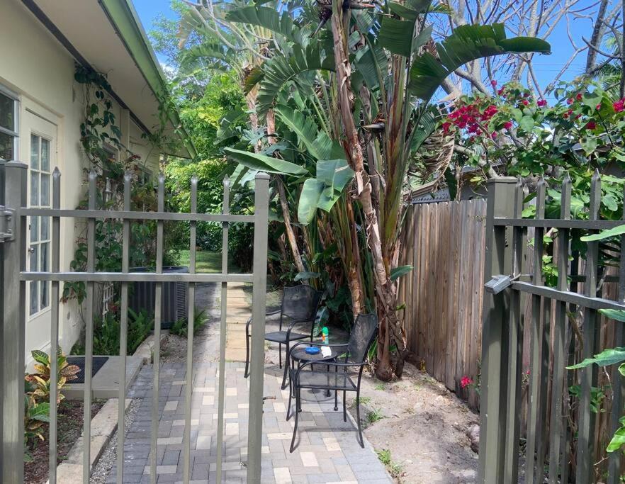 Tropical Classic Retro Florida, Private 2 Bedroom With Location Apartment