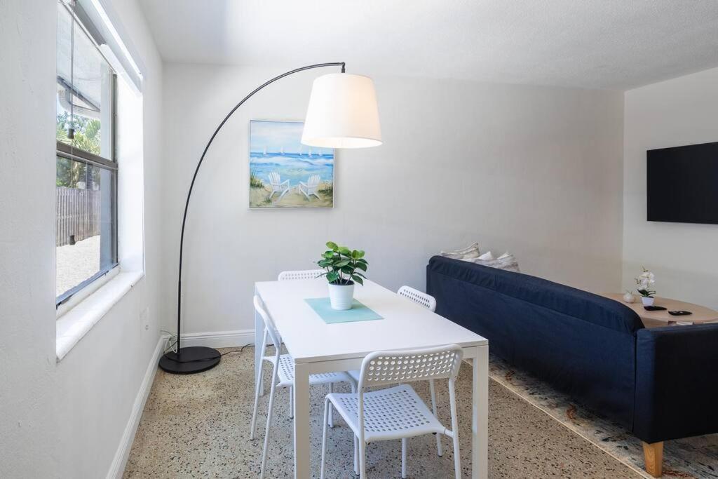 Apartment Charming 2 Bed 1 Bath Gem 10 Min To Beach! *