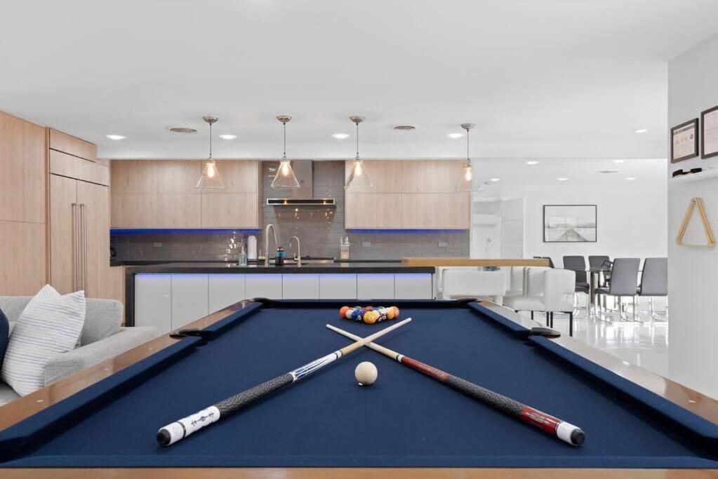 Luxury Kitchen Heated Pool Pool Table Bikes * Fort Lauderdale