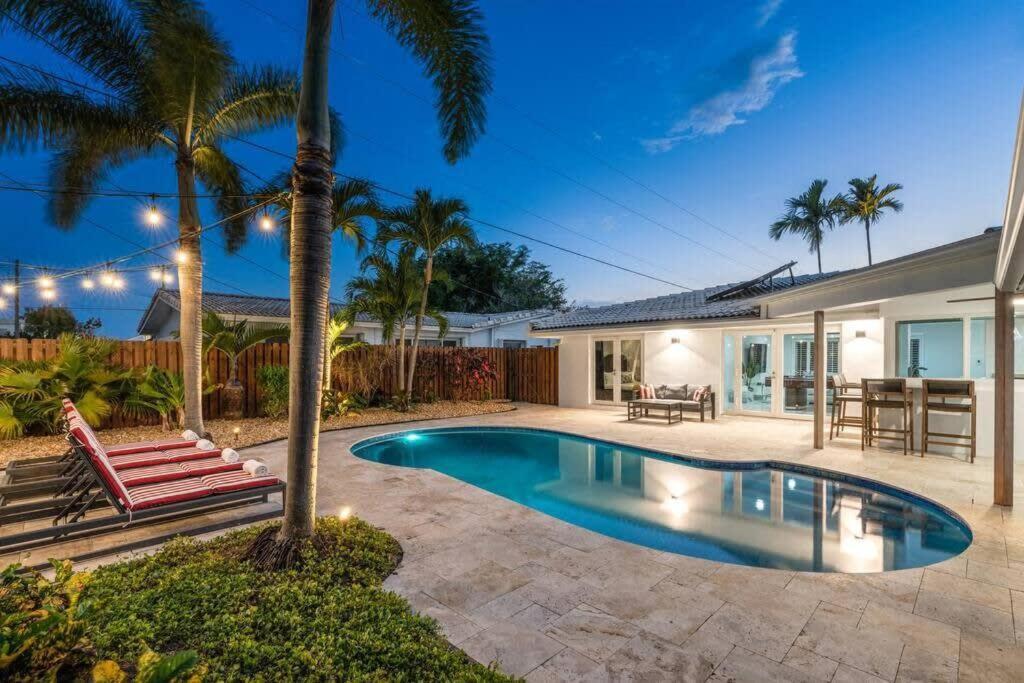 Luxury Kitchen Heated Pool Pool Table Bikes *