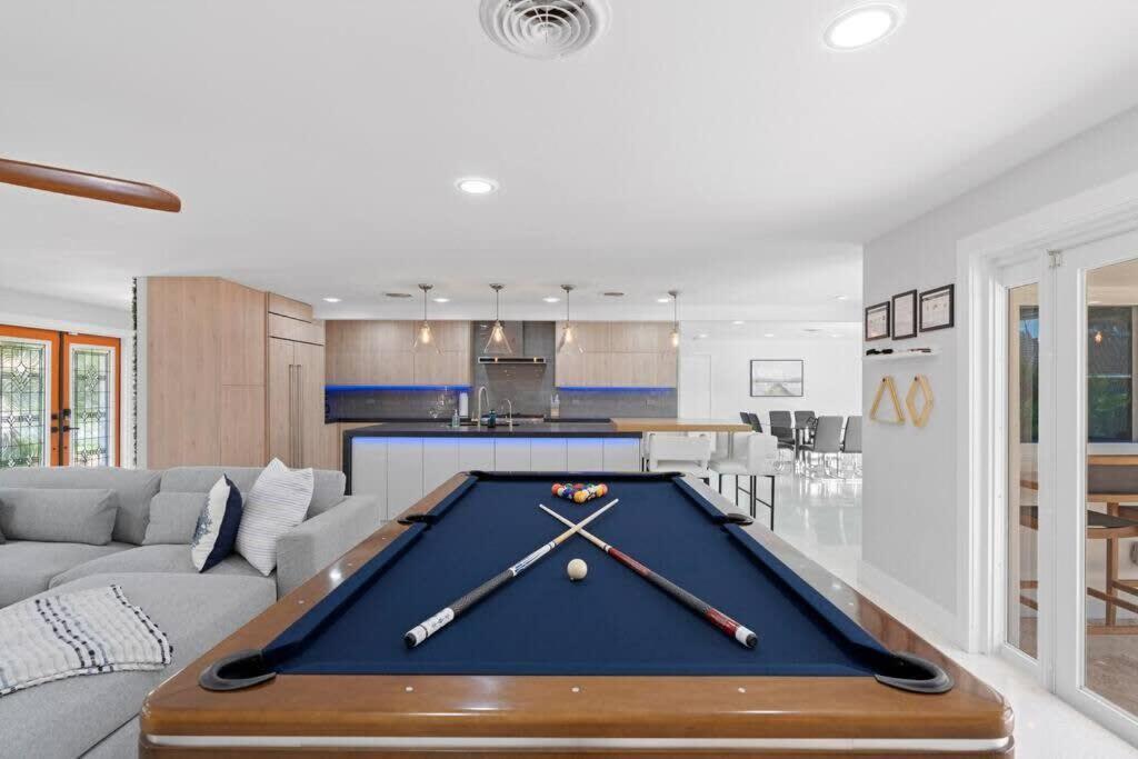 Holiday home Luxury Kitchen Heated Pool Pool Table Bikes Fort Lauderdale