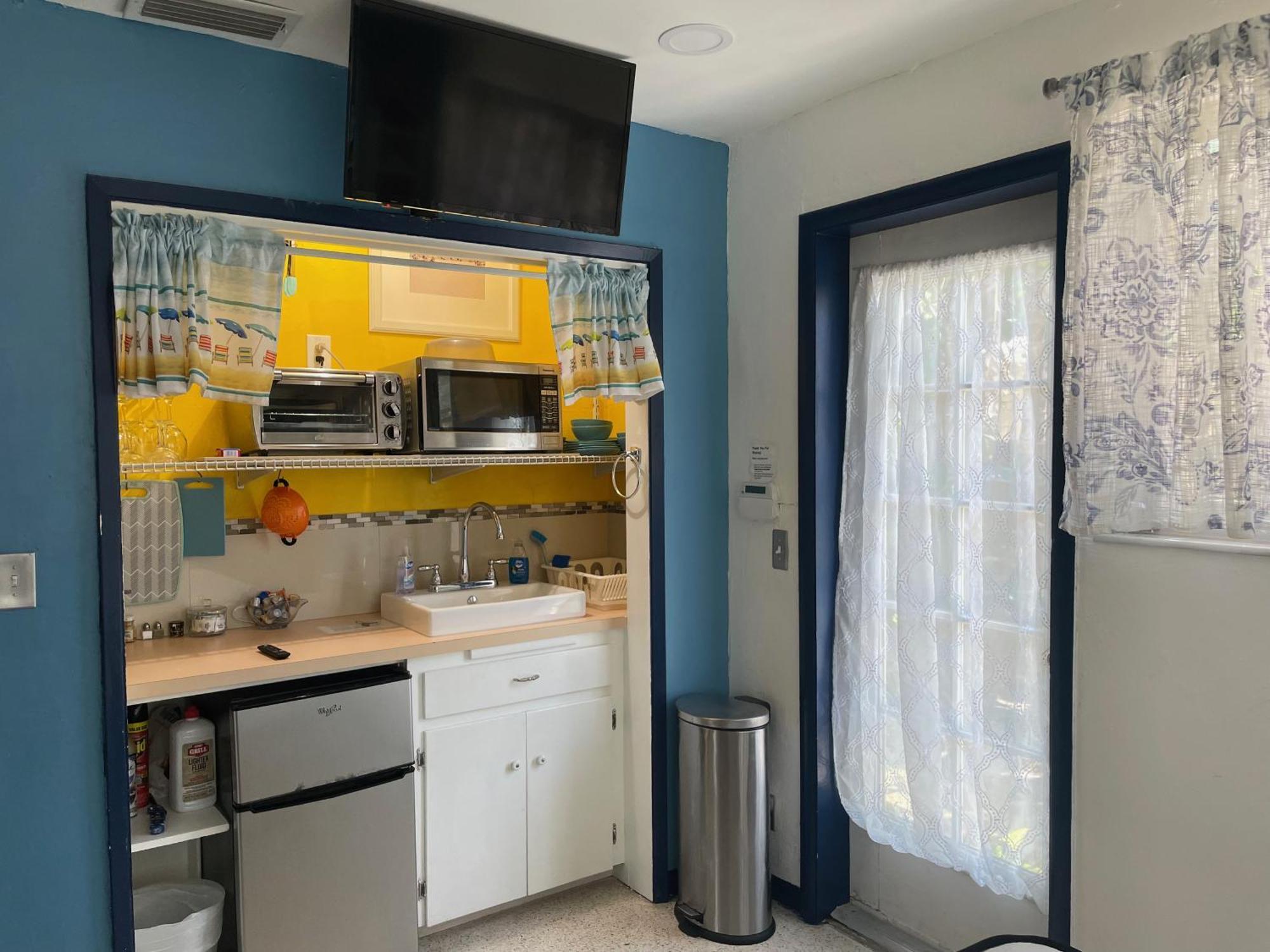 Apartment Tropical Classic Retro Florida, Private 2 Bedroom With Location