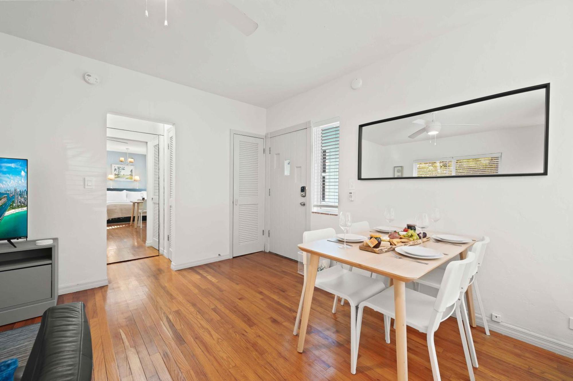 Apartment By The Lush Patio W Bbq Queen Bed Breakers Key Two H0mes Fort Lauderdale