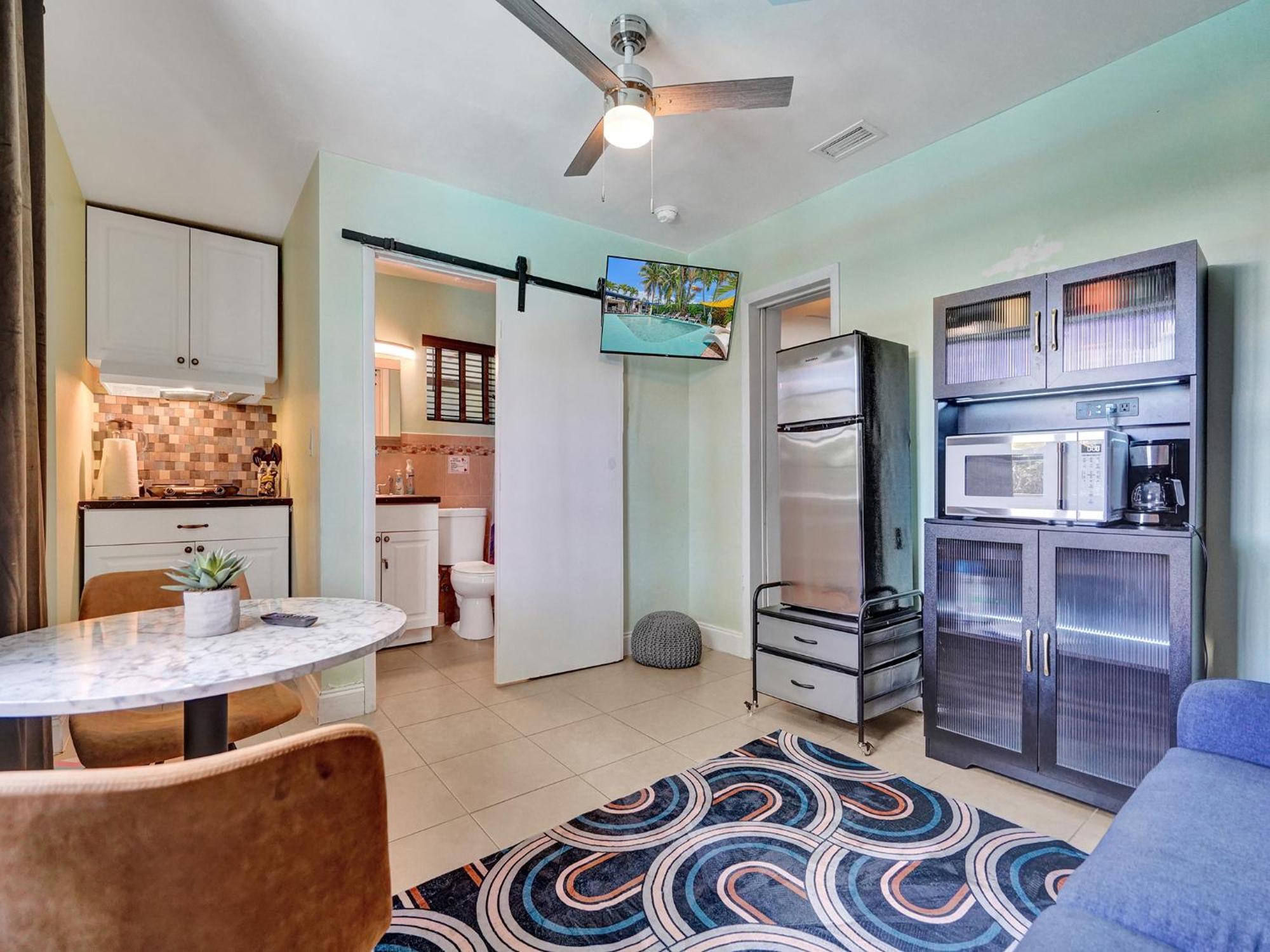 Guest house Gaypool Side Pleasure Clothing Optional Mens Only